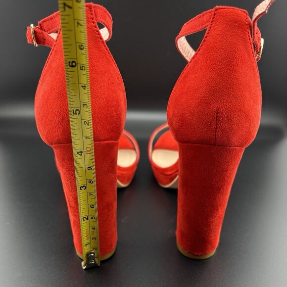 Forever Red Faux Suede Block Heel Sandals Size 7.5 NIB - Picture 3 of 5